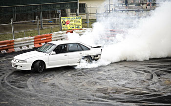 云呼炸仇人软件